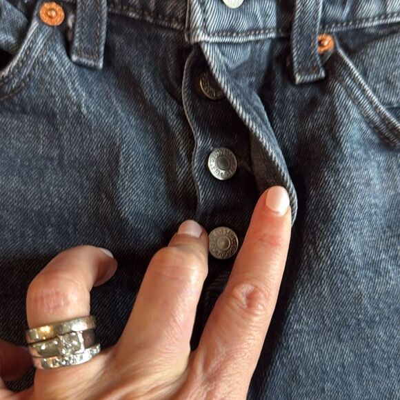 LEVIS WEDGIE FADED BLACK ANKLE JEANS SIZE 25 EUC BUTTON FLY - Picture 6 of 9